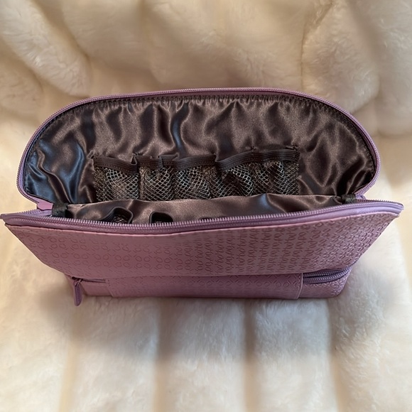 🤎🤎PRICE DROP🤎🤎 NWOT🪷🪷LIMITED EDITION 💜DOTERRA💜OIL POUCH. - Picture 8 of 8